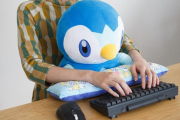 【画像】ポッチャマの大きなぬいぐるみ型PCクッションが登場ｗｗｗ