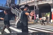 【東京】運転適性ゼロ。横断歩道でイキりまくるレガシィ乗りの動画が人気に。