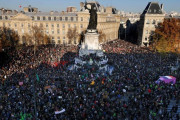 【悲報】 フランス全土で５０万人参加の大規模デモ！！！！　デモ隊が放火や警官隊に衝突