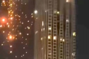 【動画】ドバイの高層ビルの57階にイランの自爆ドローンが特攻。