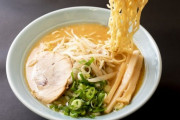 【悲報】 ワイアラサー、ラーメン1杯を完食出来ずに咽び泣く