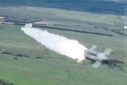 ウクライナ軍のドローン、飛来するロシアの対空ミサイルを激写