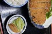 ワイが昨日蕎麦屋で食べたトンカツ定食を見て