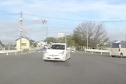 【動画】信号無視＆どこ行くんだプリウスにヒヤッとしたドラレコ。