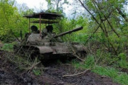 旧ソ連時代のT-55戦車の実戦投入が確認される…精神安定網を2重装備！