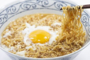 チキンラーメンって2口目位から飽きるよな