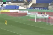 海外「90秒以内にハーフラインの前からシュートを2回決める日本のJ2リーグの試合www」