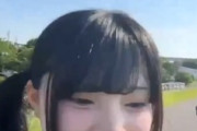 【動画】河川敷の土手で配信していた女の子が自転車にはねられてしまう事故。