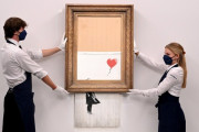 3年前に細断された1億5千万円のバンクシーの絵、その紙切れが29億円で再び落札