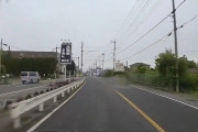 【動画】ハイエースさん、予想外すぎる運転をして叩かれてしまう