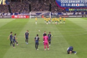 外国人「なぜ..」日本代表選手の予想外の行動に海外のファンが困惑！【海外の反応】
