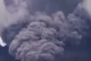 【動画】 インドネシア・スマトラ島のマラピ火山が大噴火 「噴煙が高度約1万5000mに到達」 日本への影響は？ ⇒ フィリピン地震との関連を指摘する声も・・
