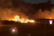 【動画】 いたばし花火大会、「ナイアガラの滝」の火の粉が燃え移り大火事発生　急遽中止で現地騒然