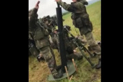 訓練中、迫撃砲が目の前に落下して兵士が慌てる動画が海外で話題にｗｗｗ　海外の反応