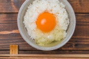 お前ら「卵かけご飯でも作るか……」卵「ﾋﾟｼｯ,ﾊﾟｷｯ……」
