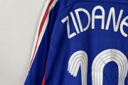 【悲報】私服が98年フランス代表ジダンユニなんだがｗｗｗｗｗｗｗ