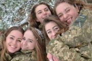 【悲報】ウクライナ、女性兵士だらけに、男性は全滅か・・・