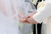 どんな仲の良い友達でも、結婚式に招かれると、まずは「うわぁ…」という感情がわいてくる