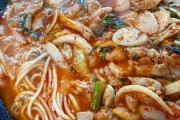韓国人「韓国うどんはコシが最高だ！」寒い季節にはピリ辛の「カルグクス（韓国うどん）もつ鍋」なんてどうですか？　韓国の反応