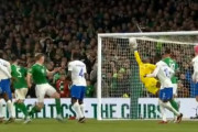 ◆超美技◆EURO予選アイルランドCKからのドンピシャヘッドを猫ジャンプではじき出す仏代表GKメニャンがすごすぎる件