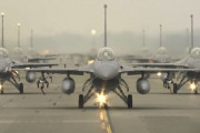 【決意表明】台湾、最新改良戦闘機Ｆ１６Ｖでエレファント・ウォーク披露「中国軍機と互角以上に戦える」