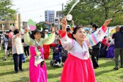 【民族差別にＮＯ！ 日本人ファーストはヘイトスピーチ！】500人訴え　川崎でパレード　音楽に合わせハルモニも参加・・・在日コリアン４世の女性 「外国ルーツの自分に参政党を推してくる友人がいる」