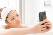【速報】お風呂にスマホを持ち込む人の割合が64%