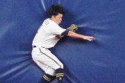 【2022/10/13 CS-Final B-H】オリックス・福田、懸命に背走してフェンスにぶつかりながらも飛球をキャッチし相手の勝ち越しを見事に防ぐ！