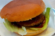 【画像】コメダ珈琲のハンバーガーは超ビッグサイズ！