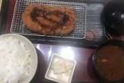 【画像】このとんかつ定食にいくらまで出せる？