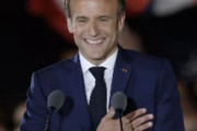 海外「マクロンが仏大統領再選」