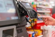一見ラクなようで実際は…勢力拡大「セルフレジ」で増えるトラブル、どう割り切る？