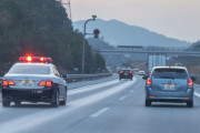 高速道路の追越車線「2kmまで走り続けても捕まらない」という都市伝説は本当か？