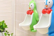 【しょうがないんじゃ！！！】うちの旦那、トイレによくおしっこをこぼす。 あんまり毎回毎回なので「掃除する身にもなってよ！」って怒ると