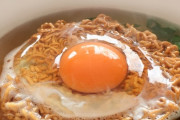 夜中に食べるチキンラーメンとか札幌一番美味いよな