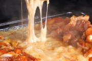 【朗報】チーズダッカルビ、チーズハットグの次に流行るチーズ料理がうまそう