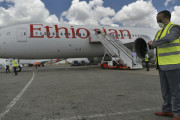 エチオピア航空機、うっかり建設中の空港に着陸