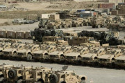 米軍が撤退したバグラム空軍基地に残された多数の戦闘車両と生活ゴミ！