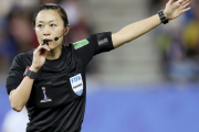 【朗報】Jリーグさん、初の女性審判員が誕生ｗｗｗｗｗｗｗｗ