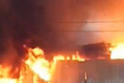 【動画】 埼玉県和光市新倉4丁目 和光市駅北東 外環道和光北IC近くで火事 「爆発音がする」「クルマは火に包まれてました」
