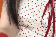 後藤花が、大きめの胸のドアップに｢ミニ。ストロベリ～パイ｣🍰🍴を添えて投稿してるけど…これは意図的？