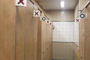 【画像】京都駅のトイレが簡易的だけど画期的で素晴らしい！！