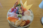 【画像】この海鮮丼いくらだと思う？ｗｗｗｗｗｗｗｗｗｗｗｗｗｗ