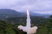 北朝鮮が日本海に向けて飛しょう体を発射