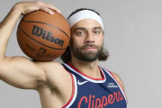 【NBA】LACに打撃…マックス・ストゥルースがプレシーズン初戦で右足負傷、少なくとも4週間欠場へ
