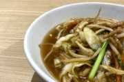 父「ほらラーメン一口食うか？」  幼少期僕「うん、ズゾゾゾー」  父「半分くらいで噛みきれ！はしたない」