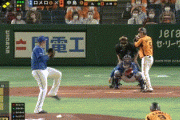 【巨人対DeNA19回戦】巨人、4回裏1アウト2,3塁から中島の内野ゴロの間に三塁ランナーが生還し1点先制！！！！！