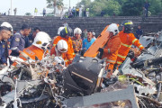 マレーシア軍のヘリコプター２機が訓練中に衝突し10人全員が死亡