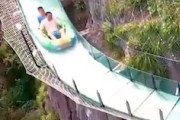【動画】中国のウォータースライダー、不安すぎるｗｗｗｗｗｗ