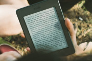 Kindle使ってみたけどダメだわ。やっぱり読書は紙媒体に限るわ